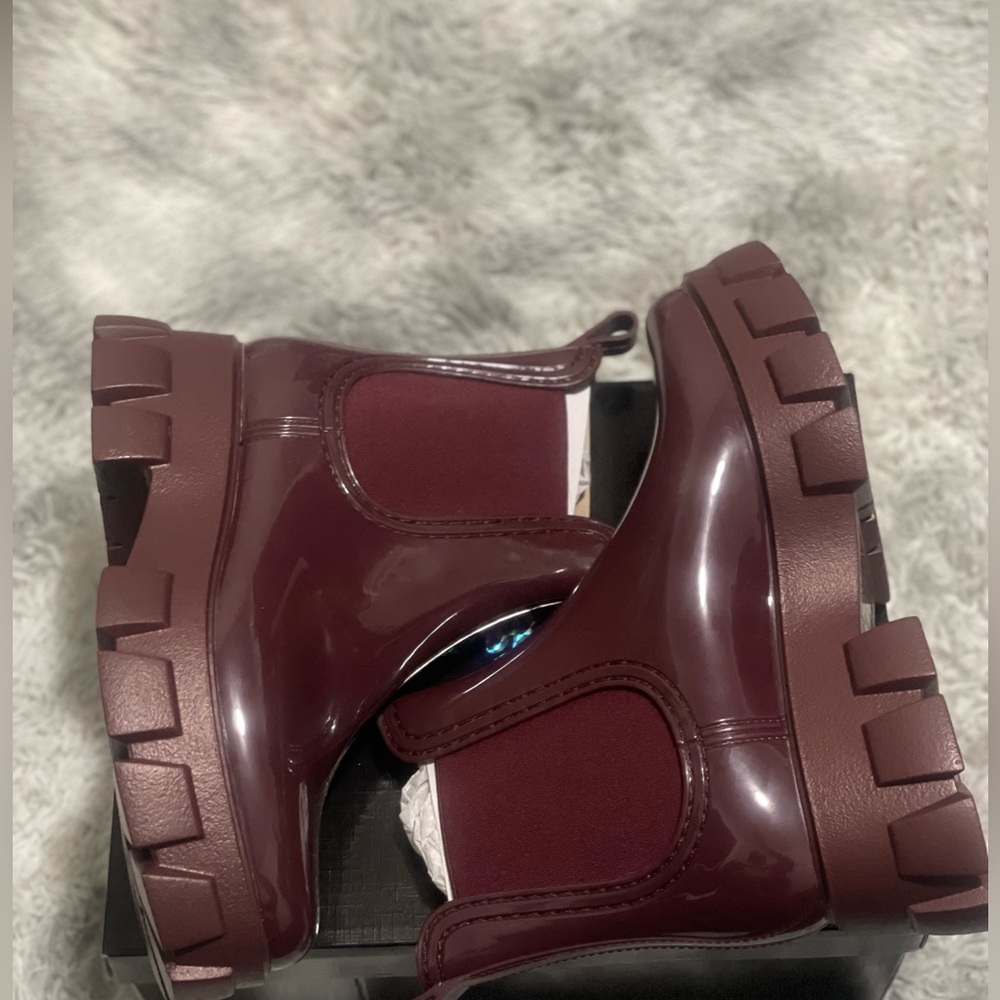 Women's  burgundy Lug Sole Rain Boots